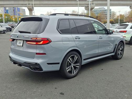 2025 BMW X7 M60i