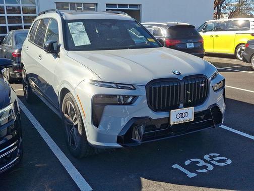 2025 BMW X7 M60i