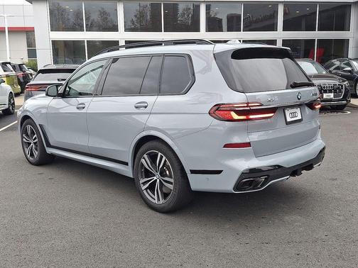2025 BMW X7 M60i