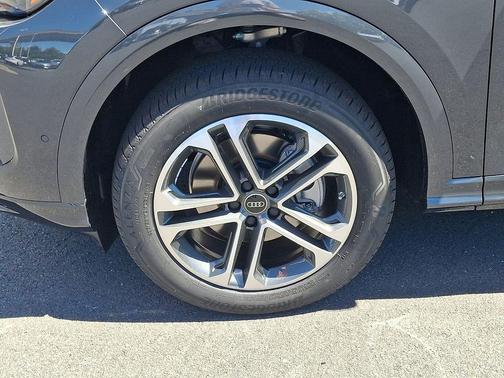 Tambora Gray Metallic 2026 Audi Q5 Premium Plus TFSI quattro S tronic