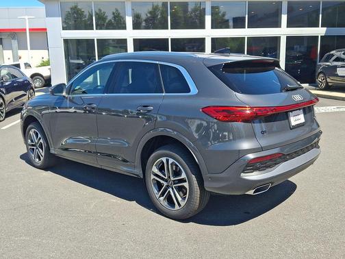 Tambora Gray Metallic 2026 Audi Q5 Premium Plus TFSI quattro S tronic