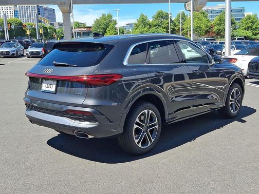 Tambora Gray Metallic 2026 Audi Q5 Premium Plus TFSI quattro S tronic