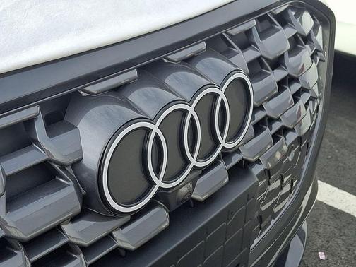 Tambora Gray Metallic 2026 Audi Q5 Premium Plus TFSI quattro S tronic