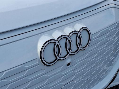 2025 Audi Q6 e-tron Premium Plus quattro