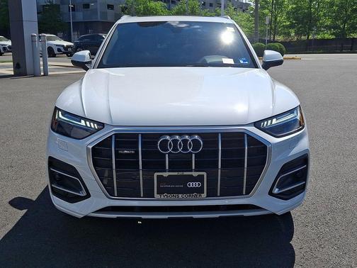 Glacier White Metallic 2023 Audi Q5 Prestige 40 TFSI quattro S tronic