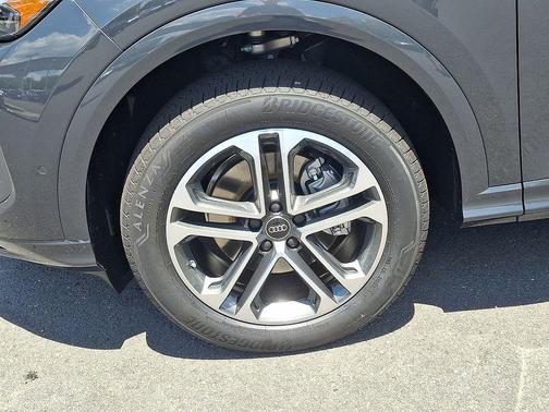 Tambora Gray Metallic 2026 Audi Q5 Premium Plus TFSI quattro S tronic