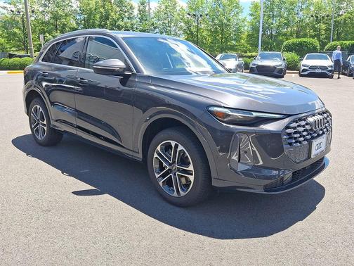 Tambora Gray Metallic 2026 Audi Q5 Premium Plus TFSI quattro S tronic