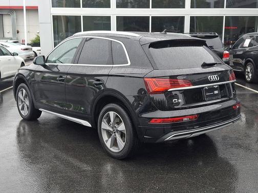 Mythos Black Metallic 2023 Audi Q5 40 Premium