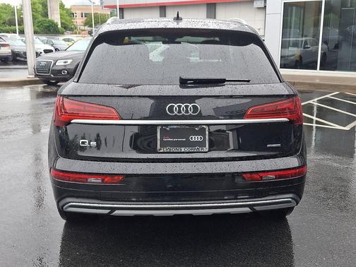 Mythos Black Metallic 2023 Audi Q5 40 Premium