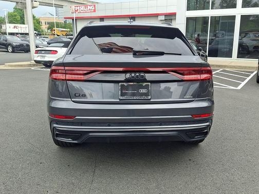 Daytona Gray Pearl Effect 2023 Audi Q8 55 Premium Plus