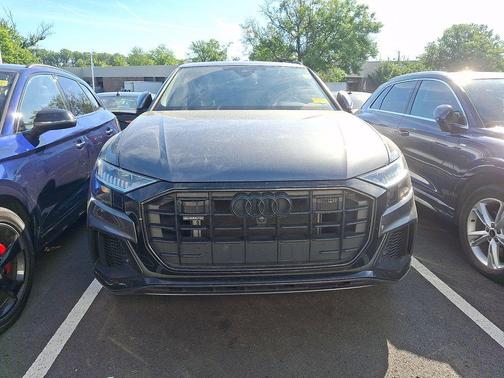 Daytona Gray Pearl Effect 2023 Audi Q8 55 Premium Plus