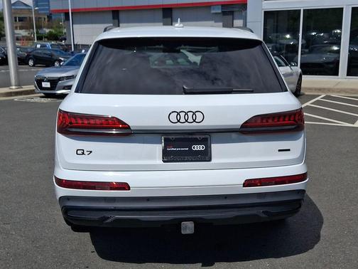Glacier White Metallic 2023 Audi Q7 55 Premium Plus