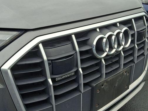 Samurai Gray Metallic 2022 Audi Q7 55 Premium Plus