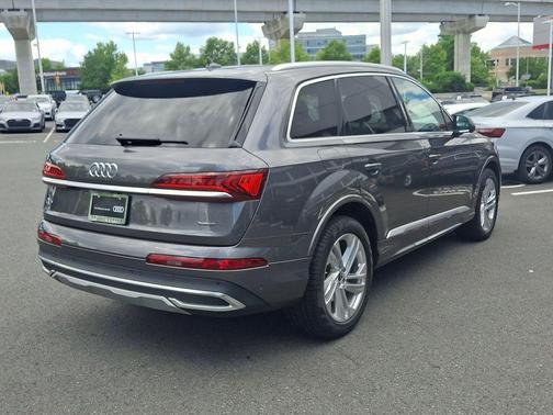 Samurai Gray Metallic 2022 Audi Q7 55 Premium Plus