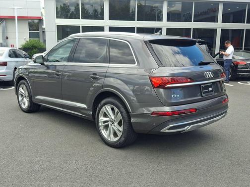 Samurai Gray Metallic 2022 Audi Q7 55 Premium Plus