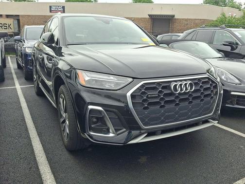 Mythos Black Metallic 2024 Audi Q5 45 S line Premium