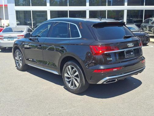 Mythos Black Metallic 2024 Audi Q5 45 S line Premium