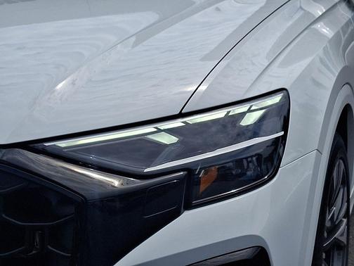 Glacier White Metallic 2026 Audi Q8 55 Premium Plus