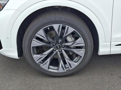 2025 Audi Q8 55 Premium Plus