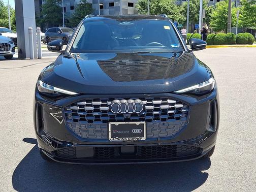 Mythos Black Metallic 2025 Audi Q5 Premium Plus TFSI quattro S tronic