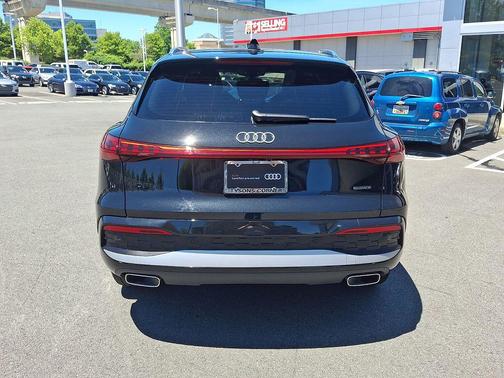 Mythos Black Metallic 2025 Audi Q5 Premium Plus TFSI quattro S tronic