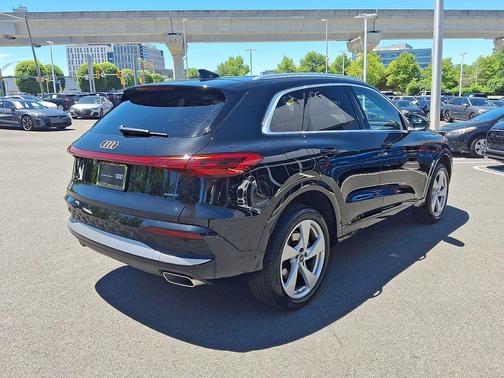 Mythos Black Metallic 2025 Audi Q5 Premium Plus TFSI quattro S tronic