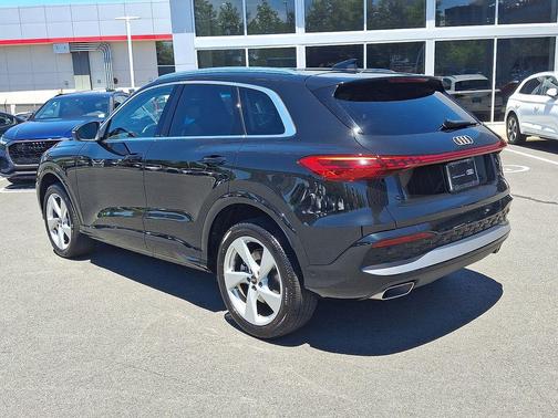 Mythos Black Metallic 2025 Audi Q5 Premium Plus TFSI quattro S tronic