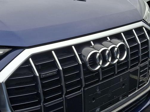 Navarra Blue Metallic 2023 Audi Q3 Premium 45 TFSI S line quattro Tiptronic