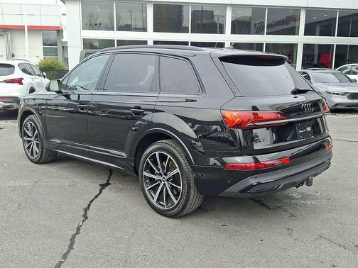 2023 Audi Q7 55 Premium Plus