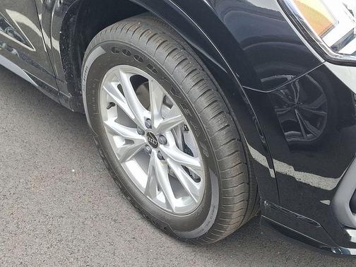 2024 Audi Q3 Premium 45 TFSI S line quattro Tiptronic