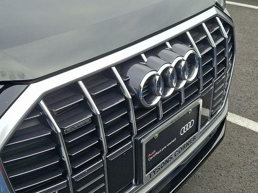 2024 Audi Q3 Premium 45 TFSI S line quattro Tiptronic