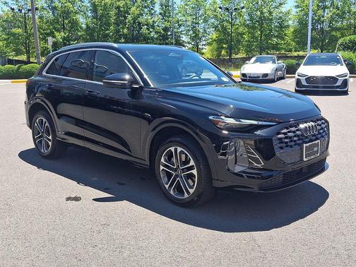 Mythos Black Metallic 2025 Audi Q5 Premium TFSI quattro S tronic
