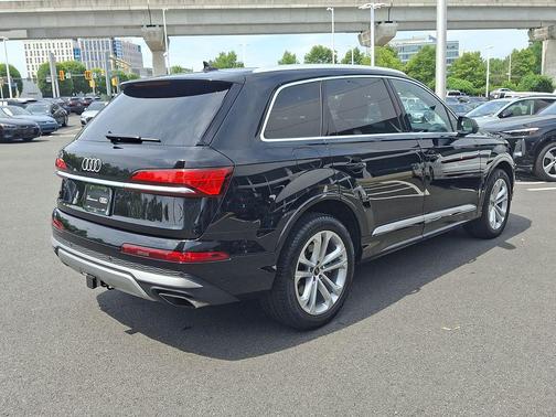 Black Metallic 2025 Audi Q7 55 Premium