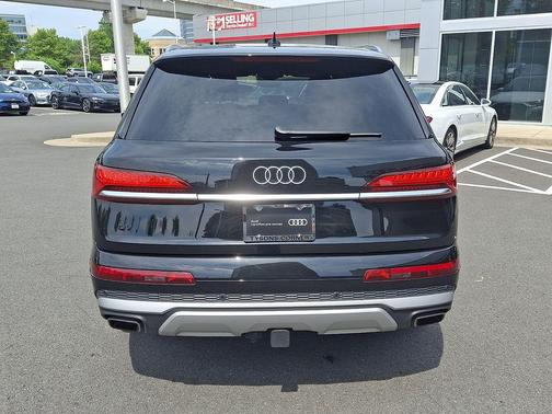 Black Metallic 2025 Audi Q7 55 Premium