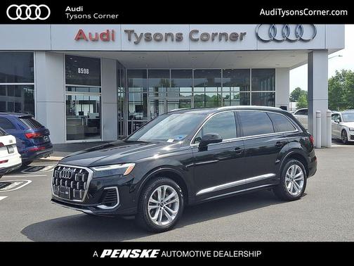 Black Metallic 2025 Audi Q7 55 Premium