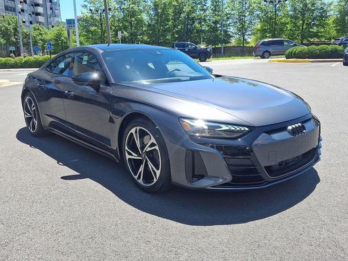 Daytona Gray Pearl Effect 2023 Audi e-tron GT Premium Plus quattro
