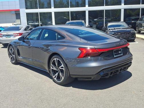 Daytona Gray Pearl Effect 2023 Audi e-tron GT Premium Plus quattro