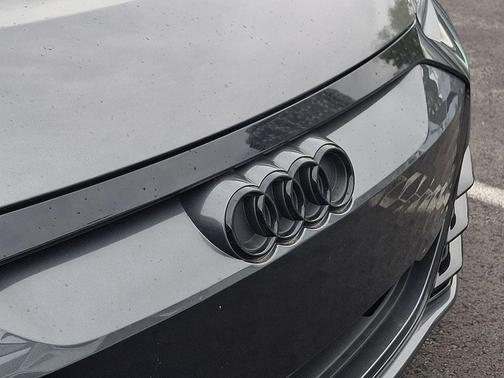 Daytona Gray Pearl Effect 2023 Audi e-tron GT Premium Plus quattro