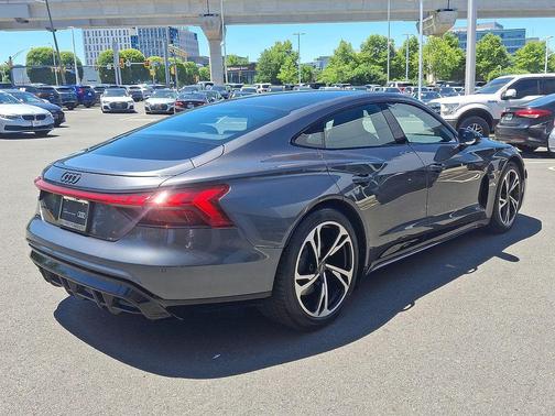 Daytona Gray Pearl Effect 2023 Audi e-tron GT Premium Plus quattro