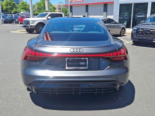 Daytona Gray Pearl Effect 2023 Audi e-tron GT Premium Plus quattro