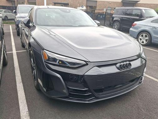 Daytona Gray Pearl Effect 2023 Audi e-tron GT Premium Plus quattro