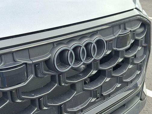 2024 Audi Q8 55 Premium Plus