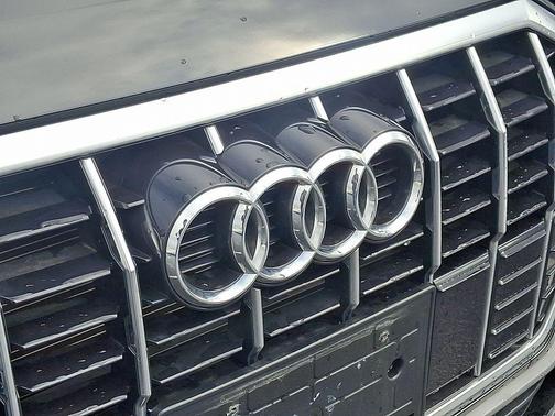 2022 Audi Q3 45 S line Premium