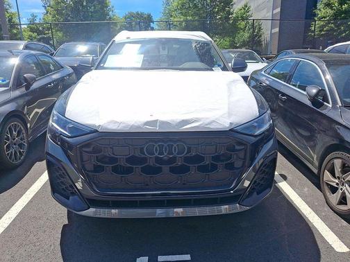Daytona Gray Pearl Effect 2026 Audi Q8 55 Premium Plus