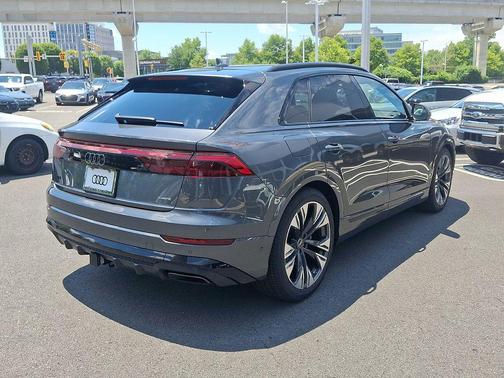 Daytona Gray Pearl Effect 2026 Audi Q8 55 Premium Plus