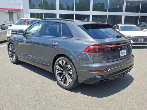 Daytona Gray Pearl Effect 2026 Audi Q8 55 Premium Plus