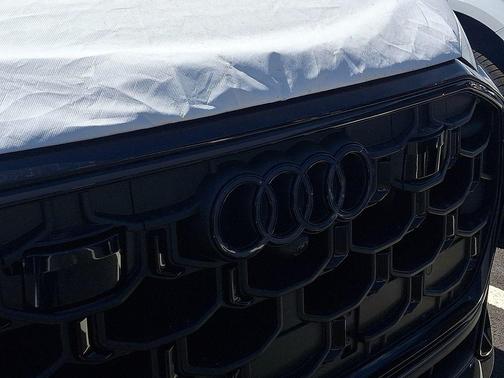 Daytona Gray Pearl Effect 2026 Audi Q8 55 Premium Plus