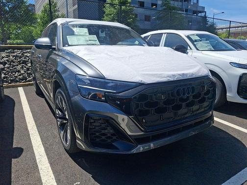 Daytona Gray Pearl Effect 2026 Audi Q8 55 Premium Plus