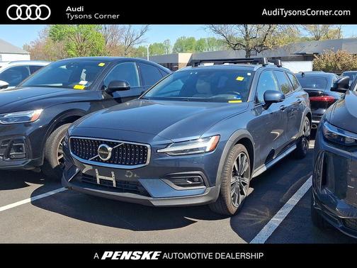 2025 Volvo V60 Cross Country Ultra, B5 AWD Gas (mild hybrid)