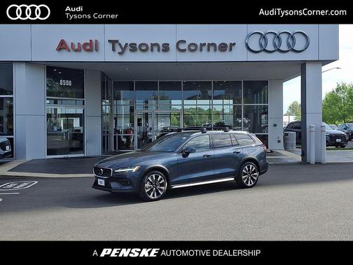 2025 Volvo V60 Cross Country Ultra, B5 AWD Gas (mild hybrid)